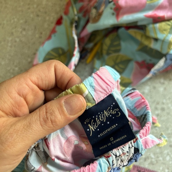 Vintage Nick & Nora Sz Small Pajama Set
Floral Garden Gnome Cotton Logo Branded - Picture 8 of 8